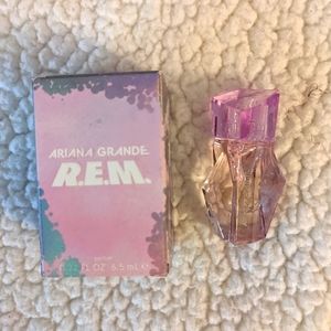 Ariana Grande R.E.M. sample perfume